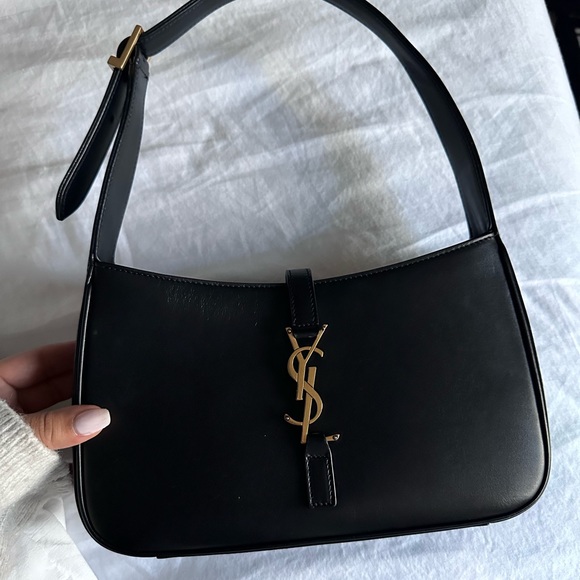 Saint Laurent LE 5 À 7 IN SMOOTH LEATHER - Picture 3 of 6